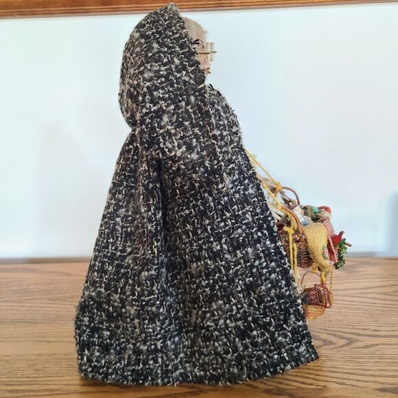 Vintage Artisan OOAK Handcrafted Old Woman Peddler Doll With Treasures And Stand - Picture 10 of 15